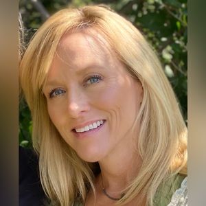 Meet your Posher, Dionne